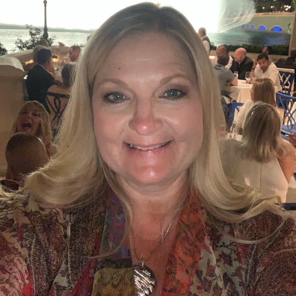 Meet your Posher, Shelly - Picture 2 of 2